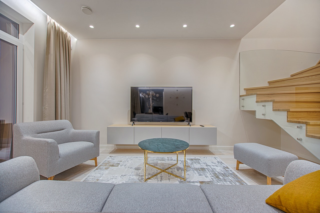 pexels-vecislavas-popa-1669799 Dalle plafond led dans un salon par Luxylum